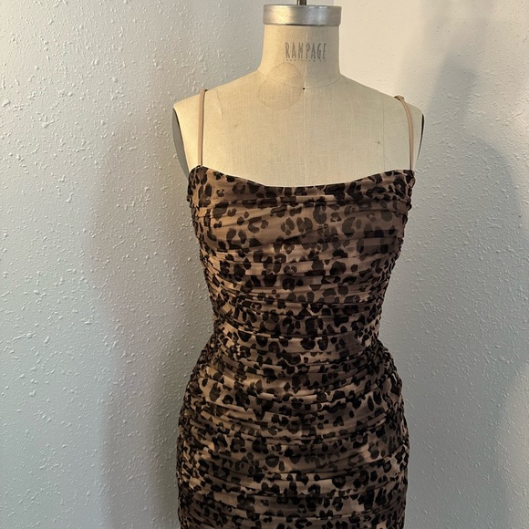 Aritzia Ten By Babaton Luxor Mini Dress Ruched Bodycon Leopard Size 10 - Picture 5 of 8